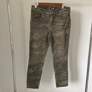 NYDJ camo denim size 8 AMI skinny ankle jeans